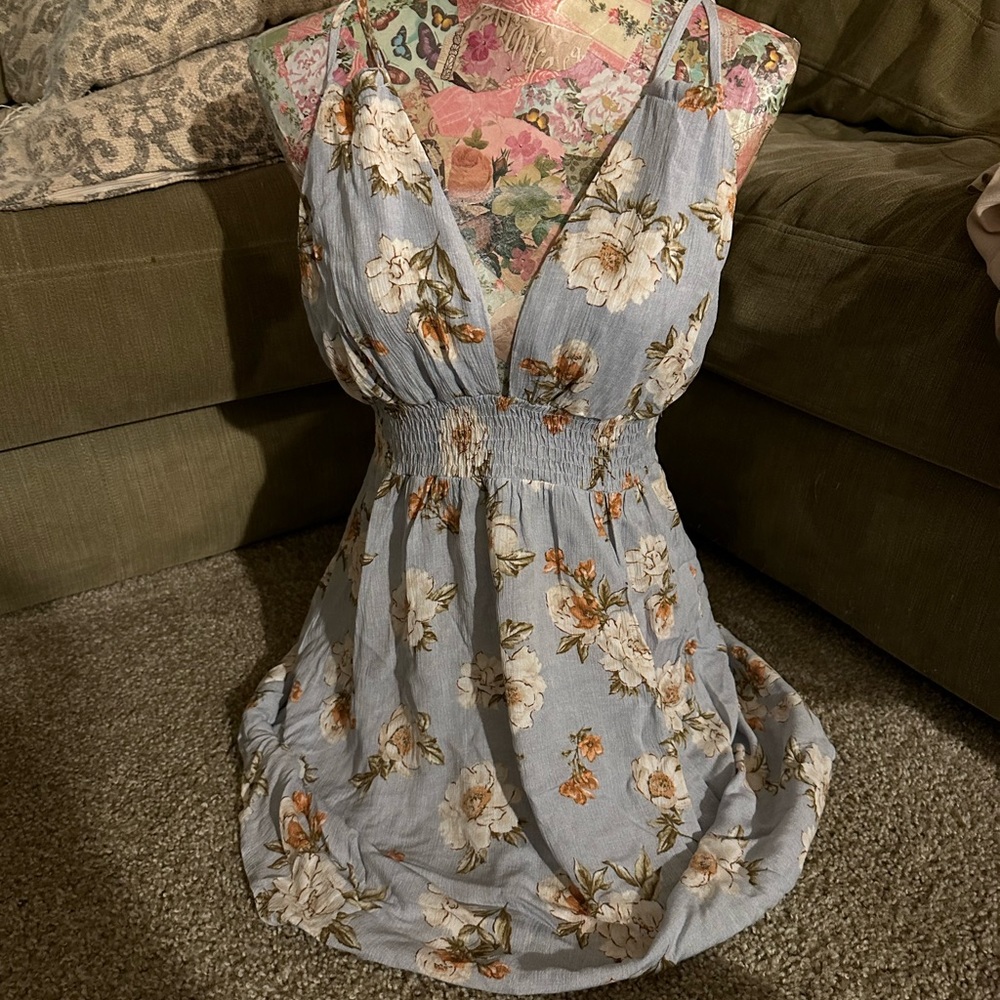 Adorable Strappy casual dress sz M ( fits juniors s/m)